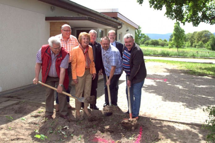 Willi Uhl (VdK), Klaus Schneider (VdK), Hildrun Siegrist (Vorsitzende VdK), Manfred John (VdK), Claus Schick (Ortsvorsteher), Dieter Cullmann (Kreisgeschäftsführer VdK), Werner Liborius (VdK).